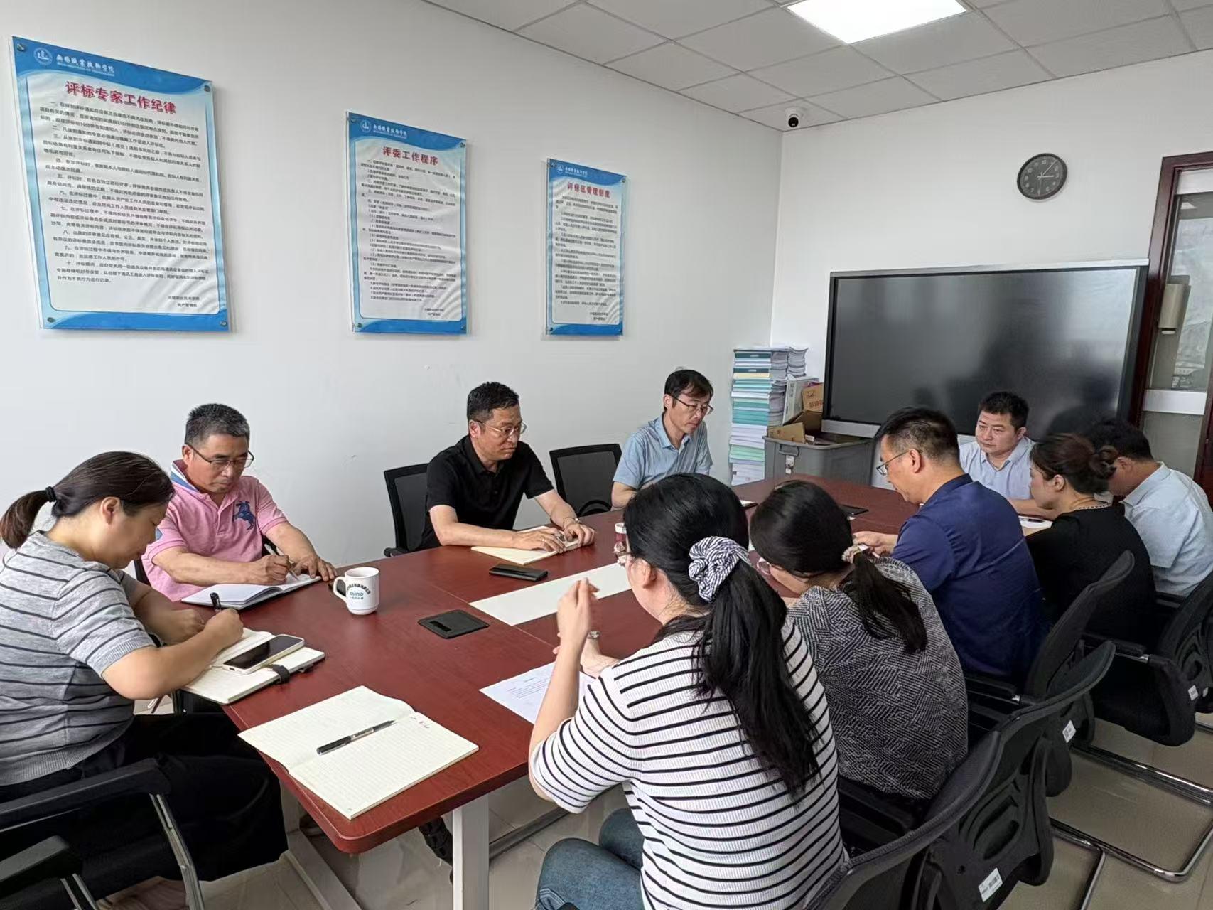 副校长储开峰赴招标采购中心开展调研指导